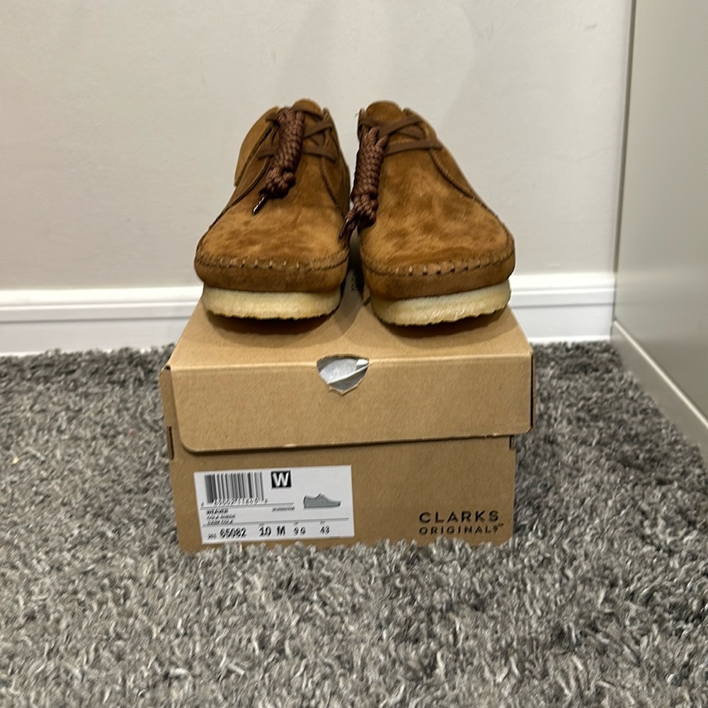 Clarks Weaver. Cola Suede Color - image 1